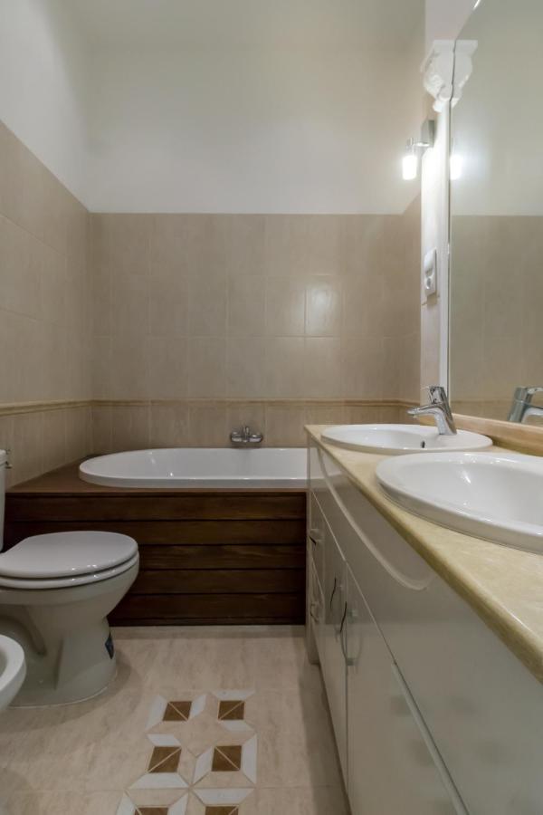 Spacious Riverside Residency - Magnificent View Budapest Ngoại thất bức ảnh